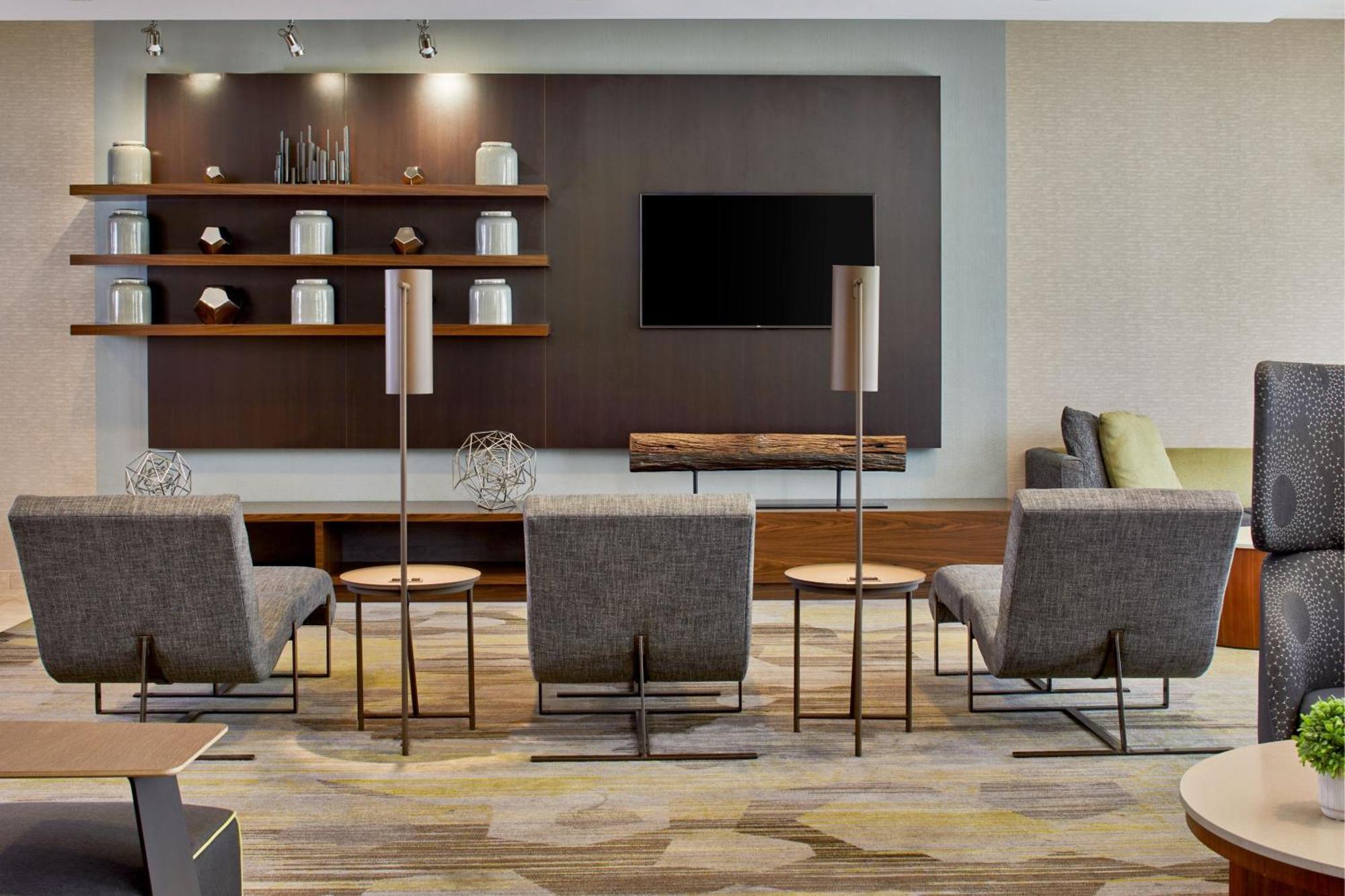 Отель Courtyard By Marriott Atlanta Лития-Спрингс Экстерьер фото
