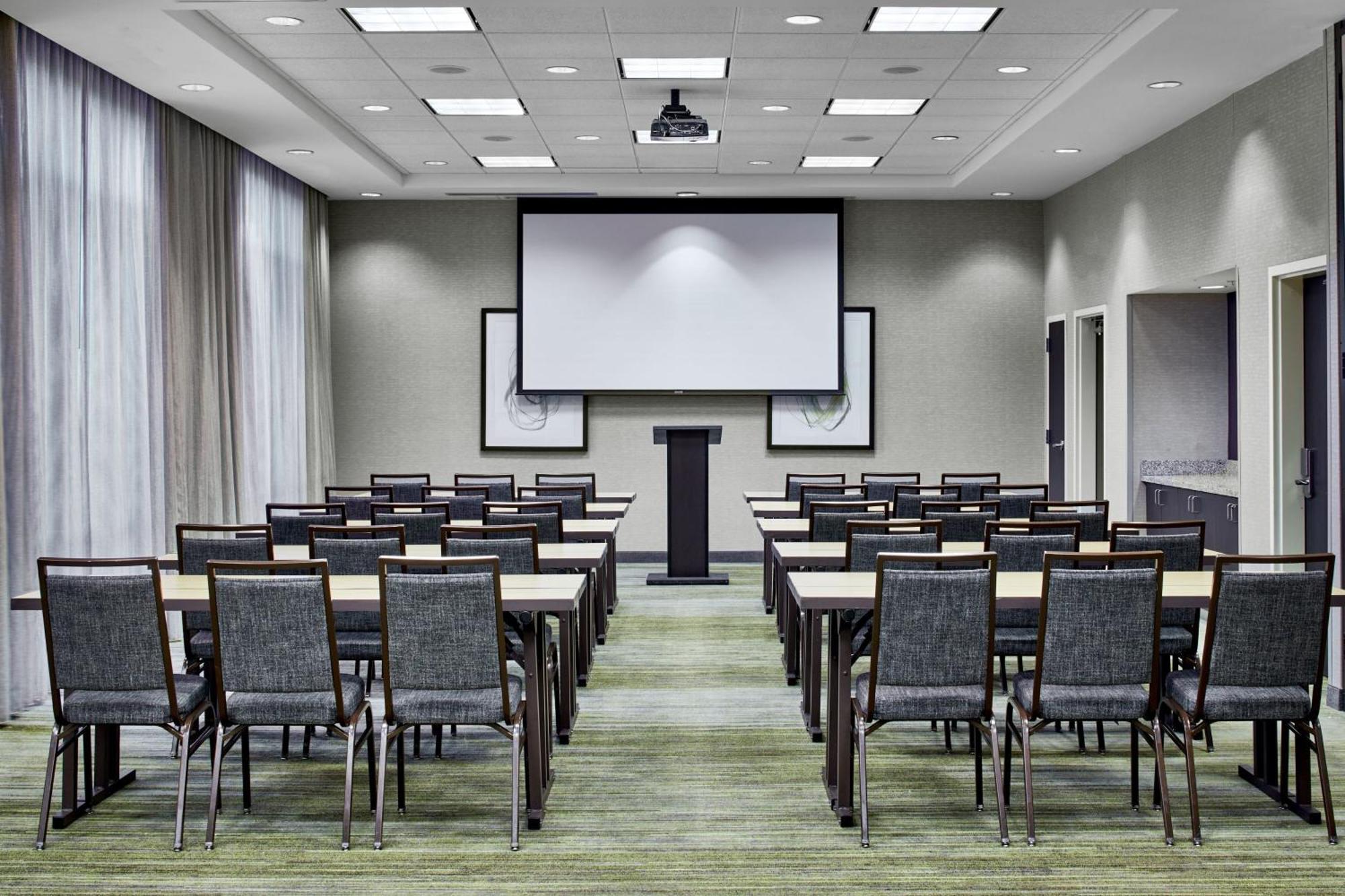Отель Courtyard By Marriott Atlanta Лития-Спрингс Экстерьер фото