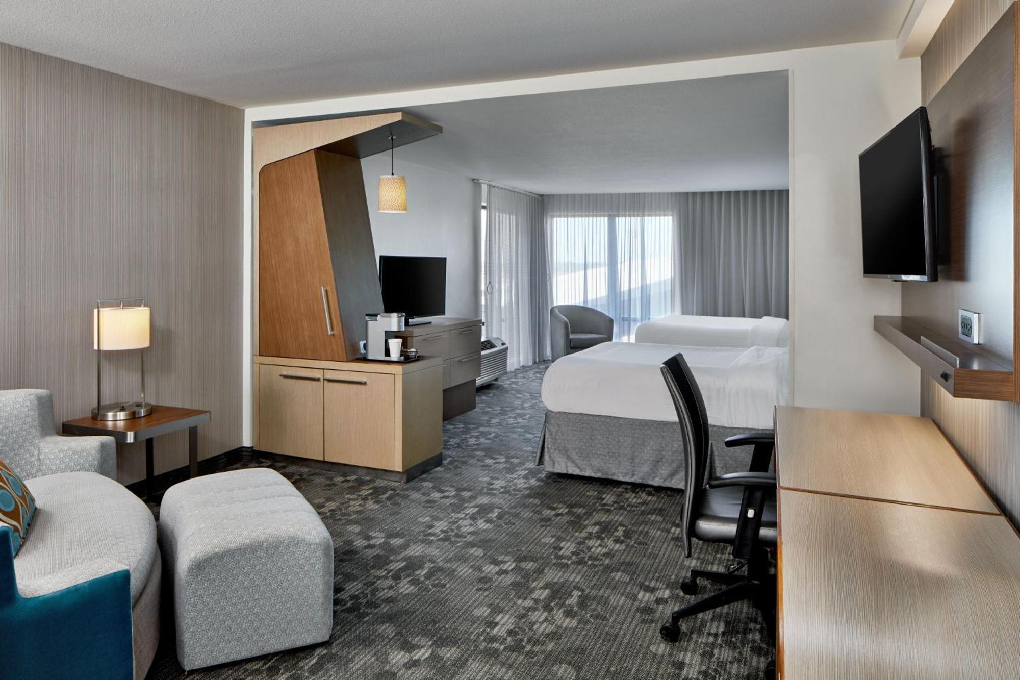 Отель Courtyard By Marriott Atlanta Лития-Спрингс Экстерьер фото
