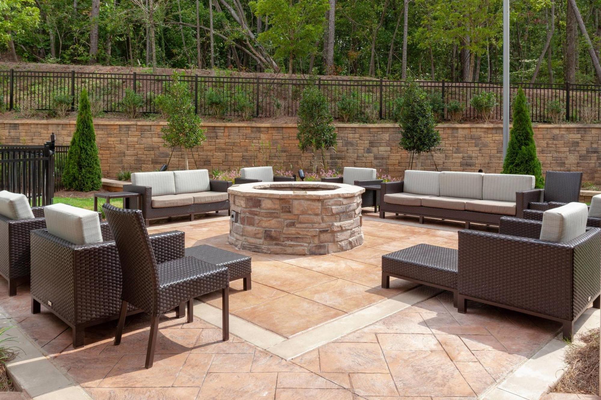 Отель Courtyard By Marriott Atlanta Лития-Спрингс Экстерьер фото
