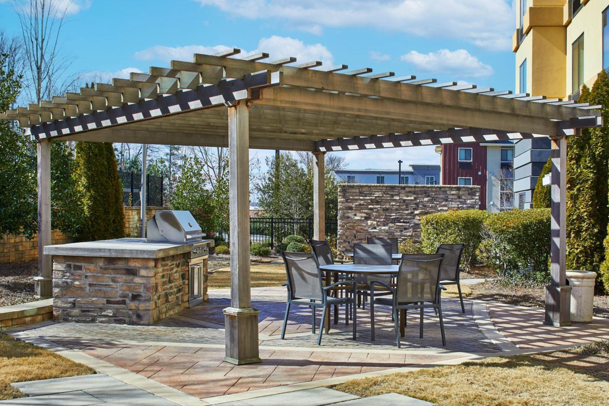Отель Courtyard By Marriott Atlanta Лития-Спрингс Экстерьер фото