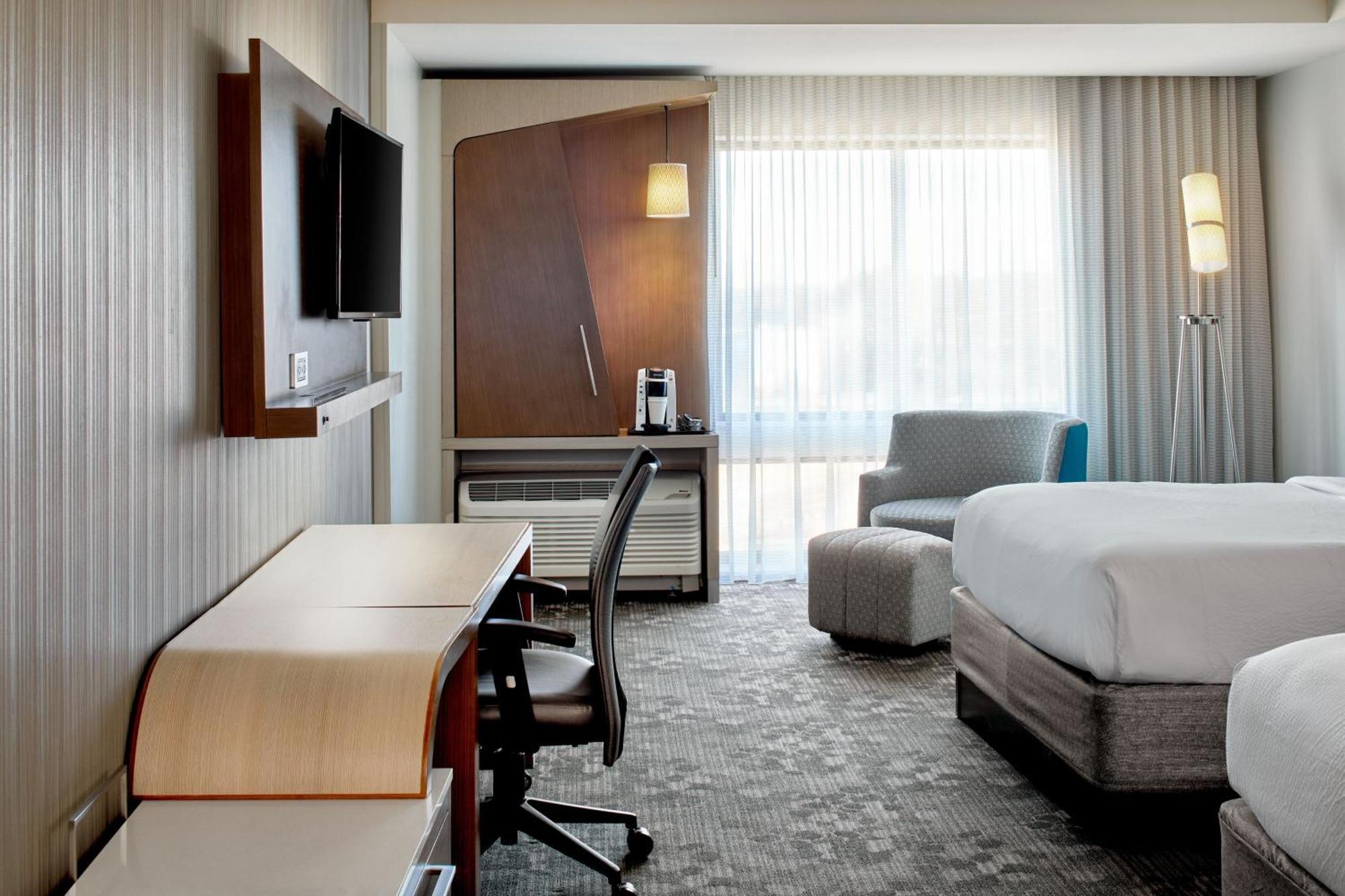 Отель Courtyard By Marriott Atlanta Лития-Спрингс Экстерьер фото
