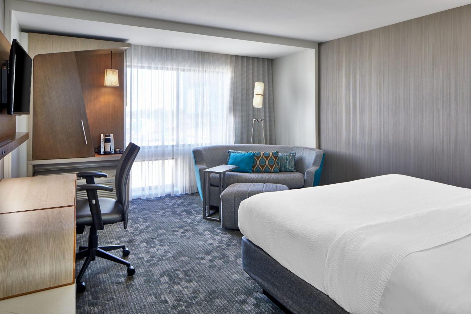 Отель Courtyard By Marriott Atlanta Лития-Спрингс Экстерьер фото