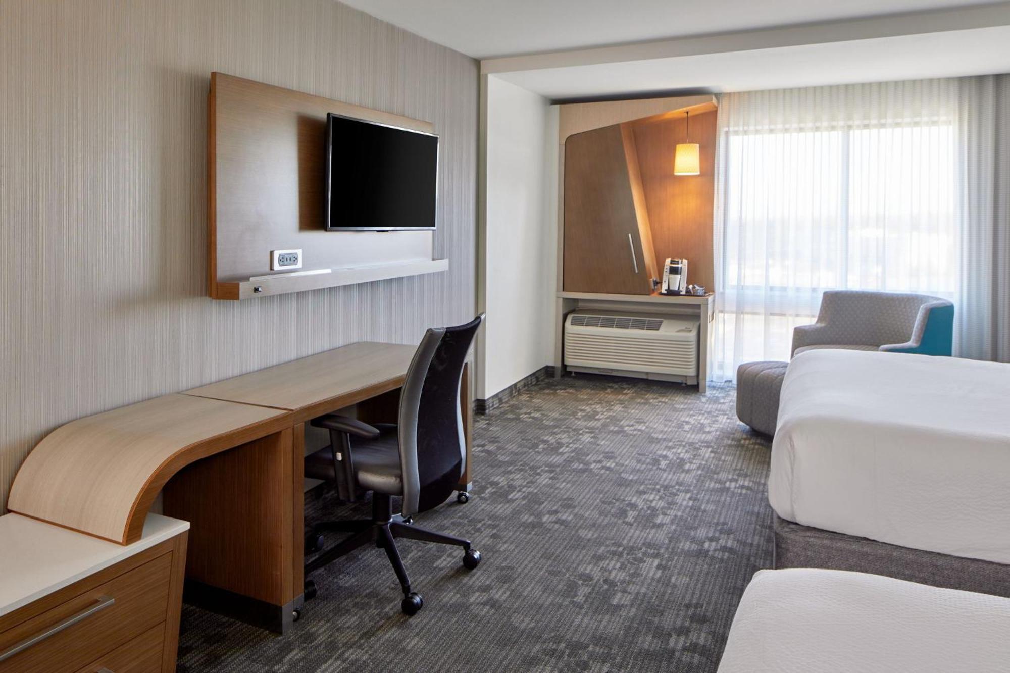 Отель Courtyard By Marriott Atlanta Лития-Спрингс Экстерьер фото