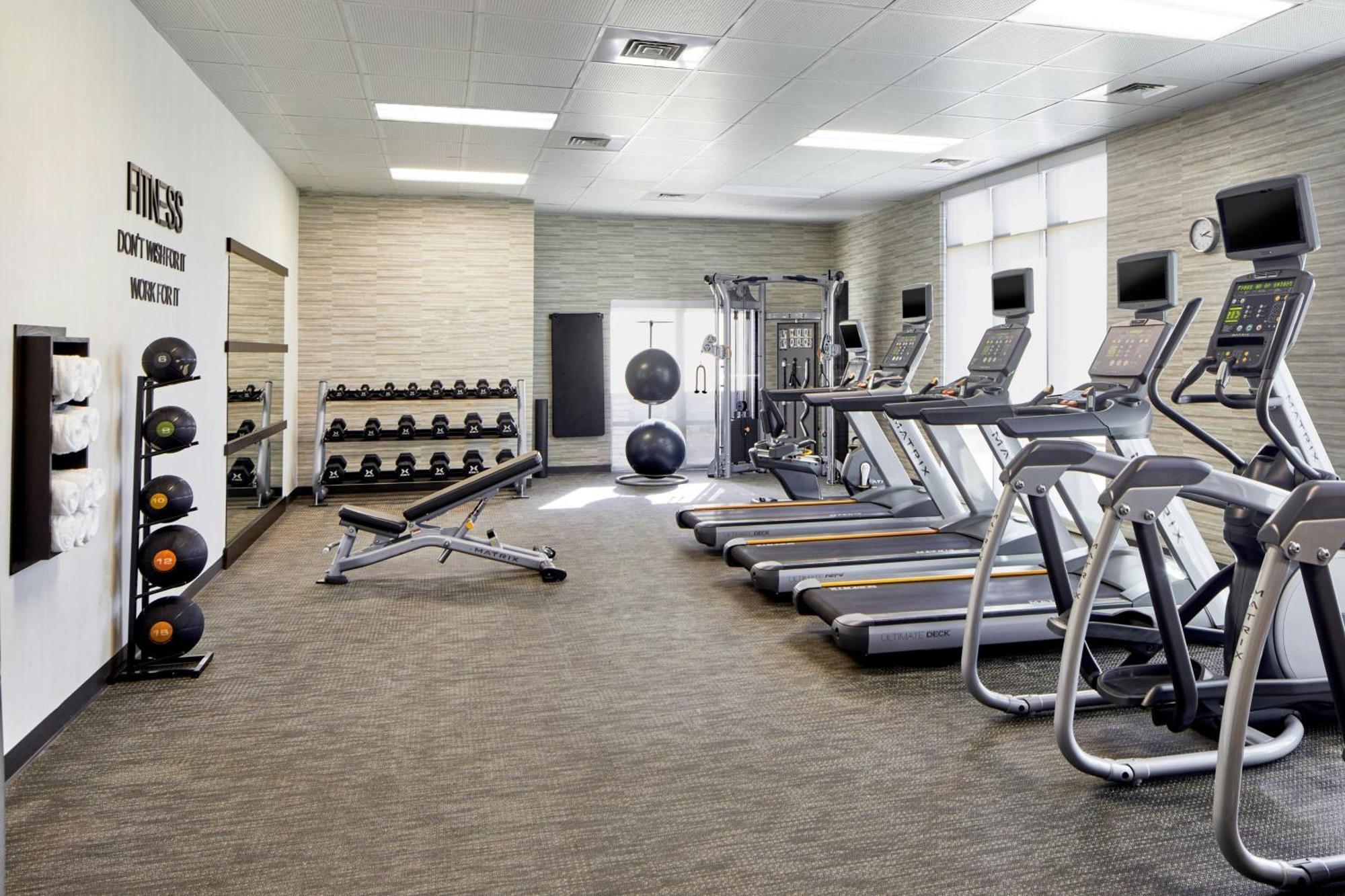 Отель Courtyard By Marriott Atlanta Лития-Спрингс Экстерьер фото
